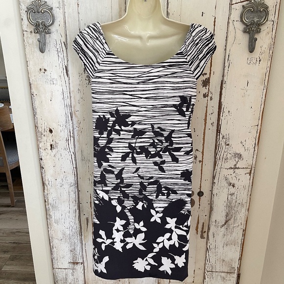 BCBG Maxazria Sz Small Womans Black White Floral Cotton Blend Casual Shift Dress - Picture 7 of 9